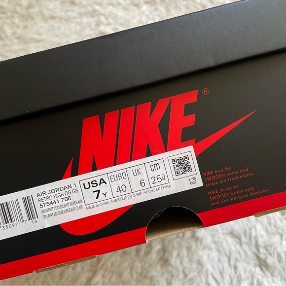 Nike | Air Jordan 1 Retro High - University Gold + Light Bordeaux - Picture 9 of 9